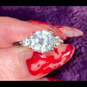 New, never worn white round solitaire rhinestone w/ black spinel down the sides